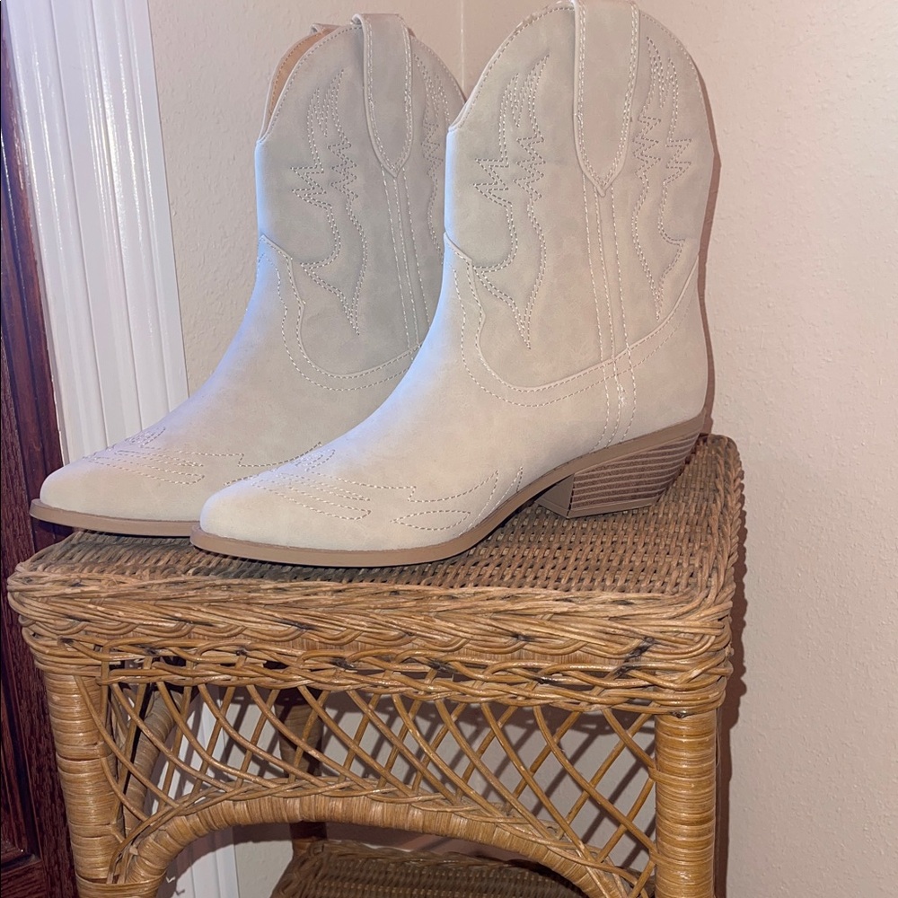 Cream Cowboy Style Ankle Boots w/Embroidery 
by Soda / Size 9 - NWT /  NWOB